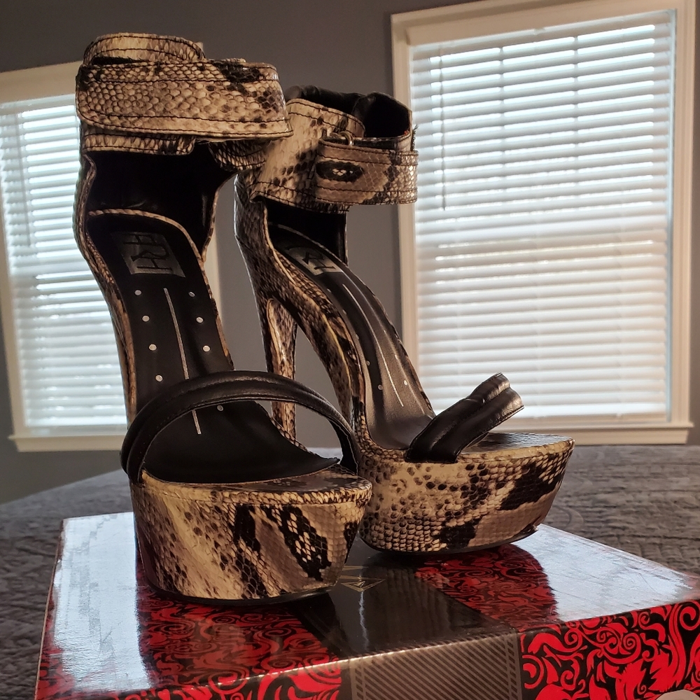 Strappy Stilletto Pumps - Python